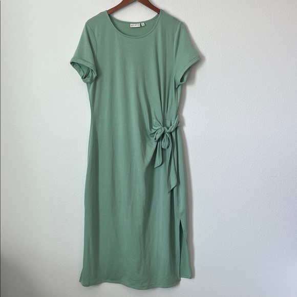 Wonderly Dresses & Skirts - WONDERLY Green Midi Dress with Side Bow